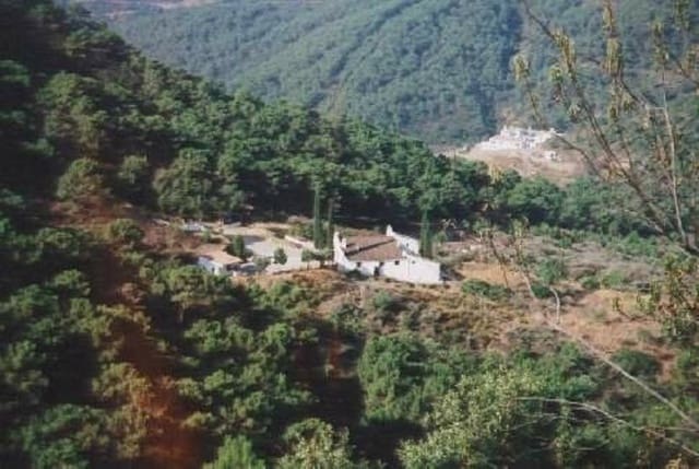 Bouwgrond te koop in Las Lomas, Estepona - € 4.500.000 (Ref: 9759470)