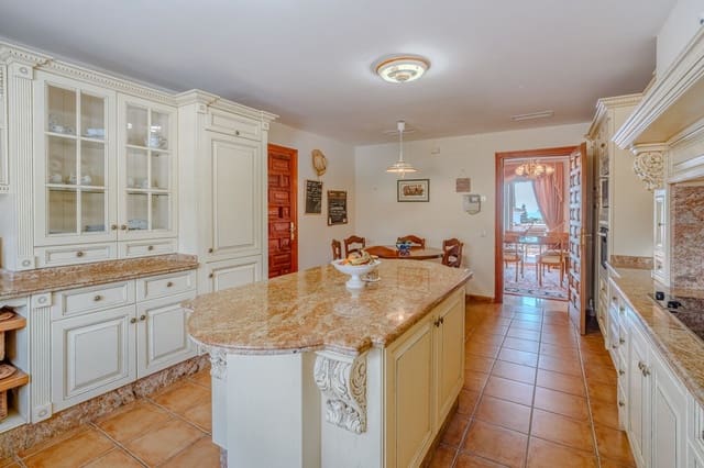 5 quarto Moradia para venda em El Paraiso, Estepona com piscina garagem - 2 150 000 € (Ref: 9760193)