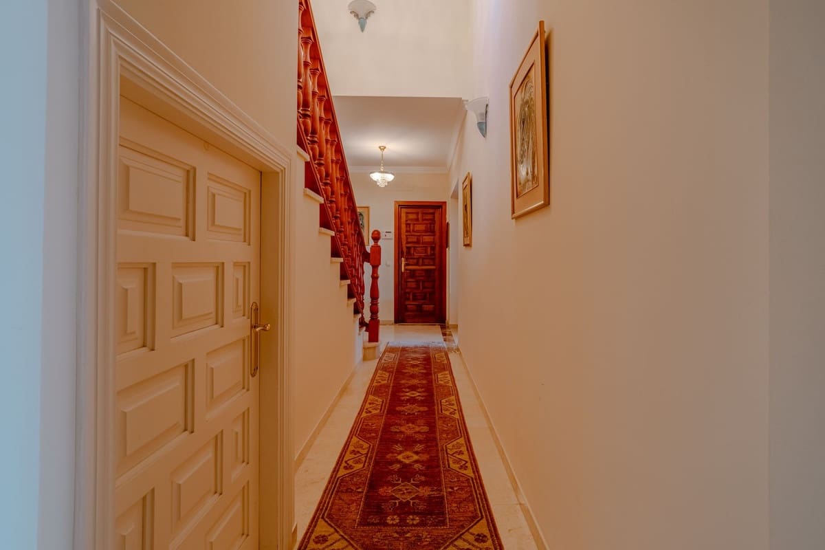 5 quarto Moradia para venda em El Paraiso com piscina garagem - 2 150 000 € (Ref: 9760193)