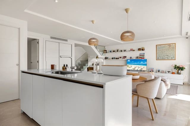 3 soverom Leilighet til salgs i Las Brisas, Marbella med svømmebasseng - € 1 950 000 (Ref: 9760202)