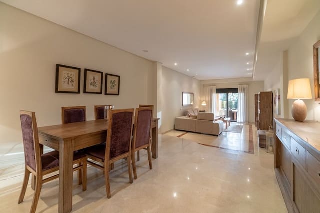 2 quarto Apartamento para venda em Puerto Banus, Marbella com garagem - 895 000 € (Ref: 9761322)