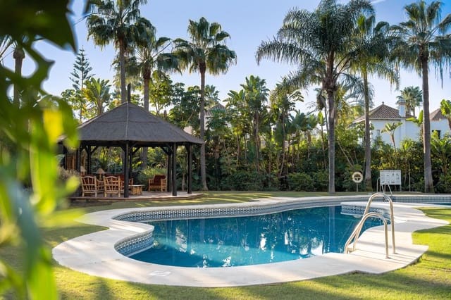 2 quarto Apartamento para venda em Puerto Banus, Marbella com garagem - 895 000 € (Ref: 9761322)