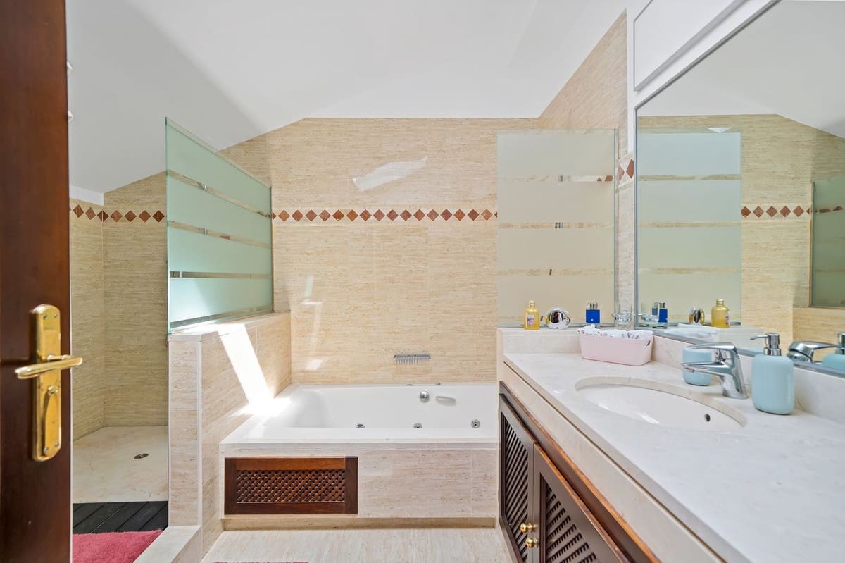 3 soverom Leilighet til salgs i Ojen med svømmebasseng garasje - € 499 000 (Ref: 9765324)