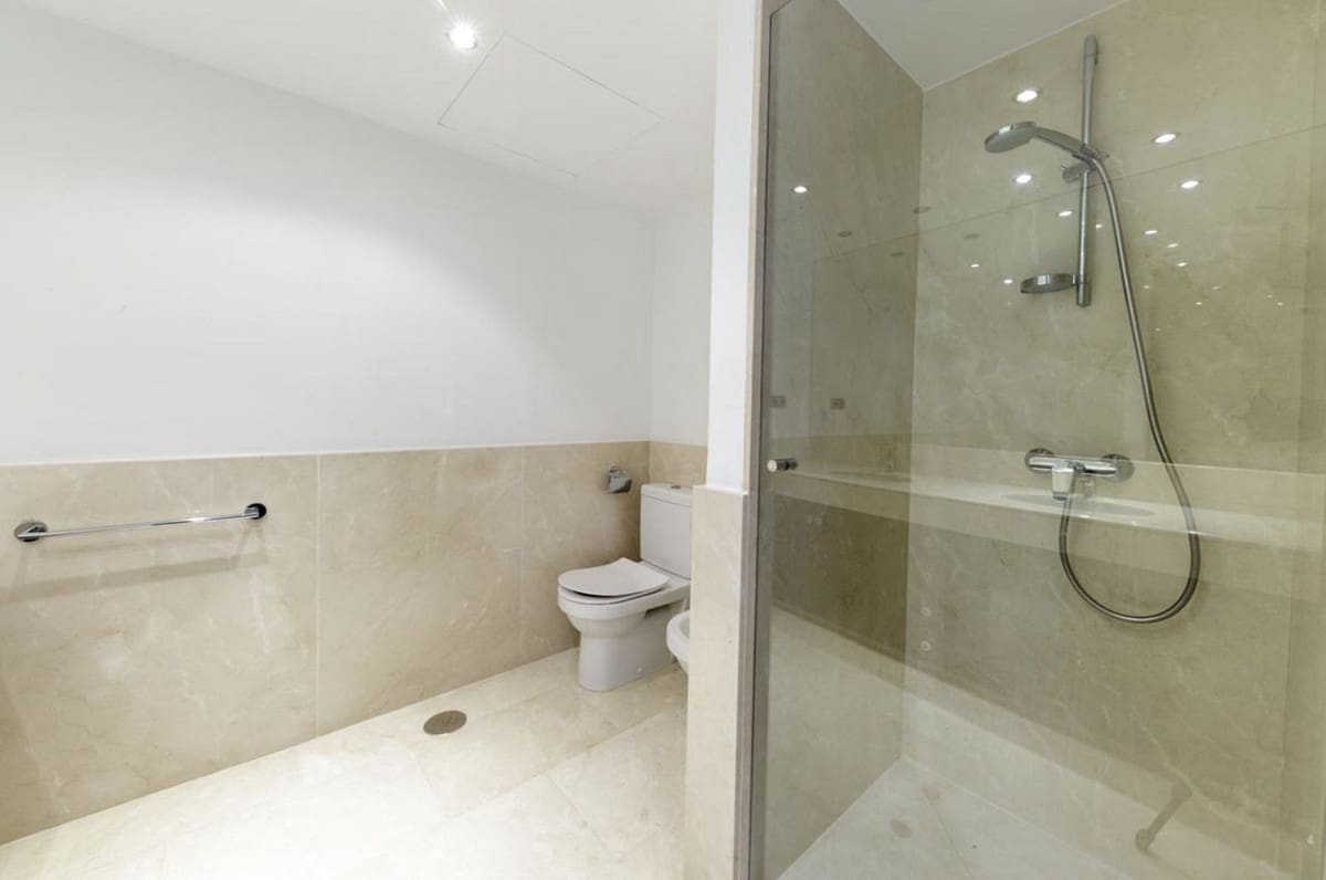 2 bedroom Flat for sale in Marbella - € 820,000 (Ref: 9765325)