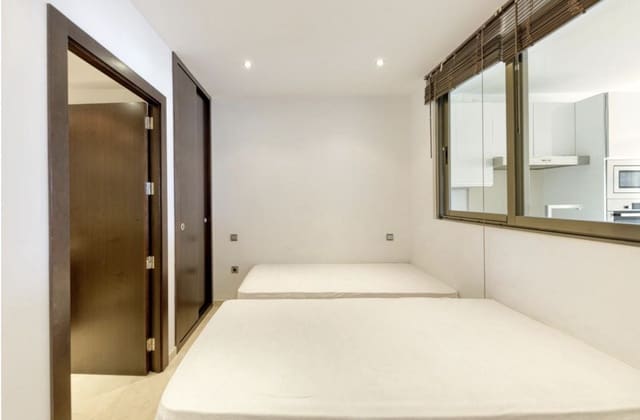 2 bedroom Flat for sale in Puerto Banus, Marbella - € 820,000 (Ref: 9765325)