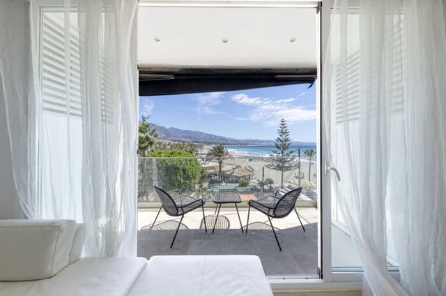 2 bedroom Flat for sale in Puerto Banus, Marbella - € 820,000 (Ref: 9765325)