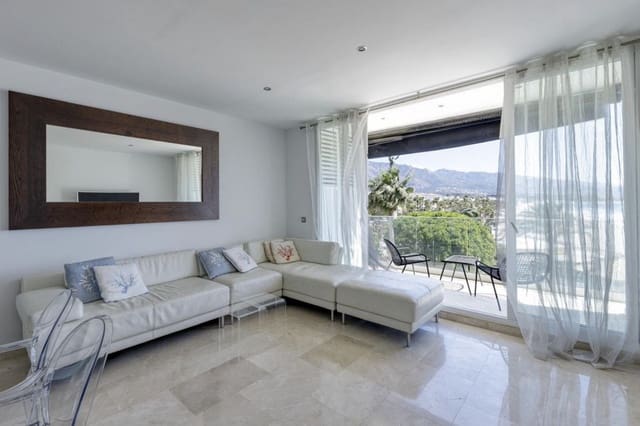 2 bedroom Flat for sale in Puerto Banus, Marbella - € 820,000 (Ref: 9765325)