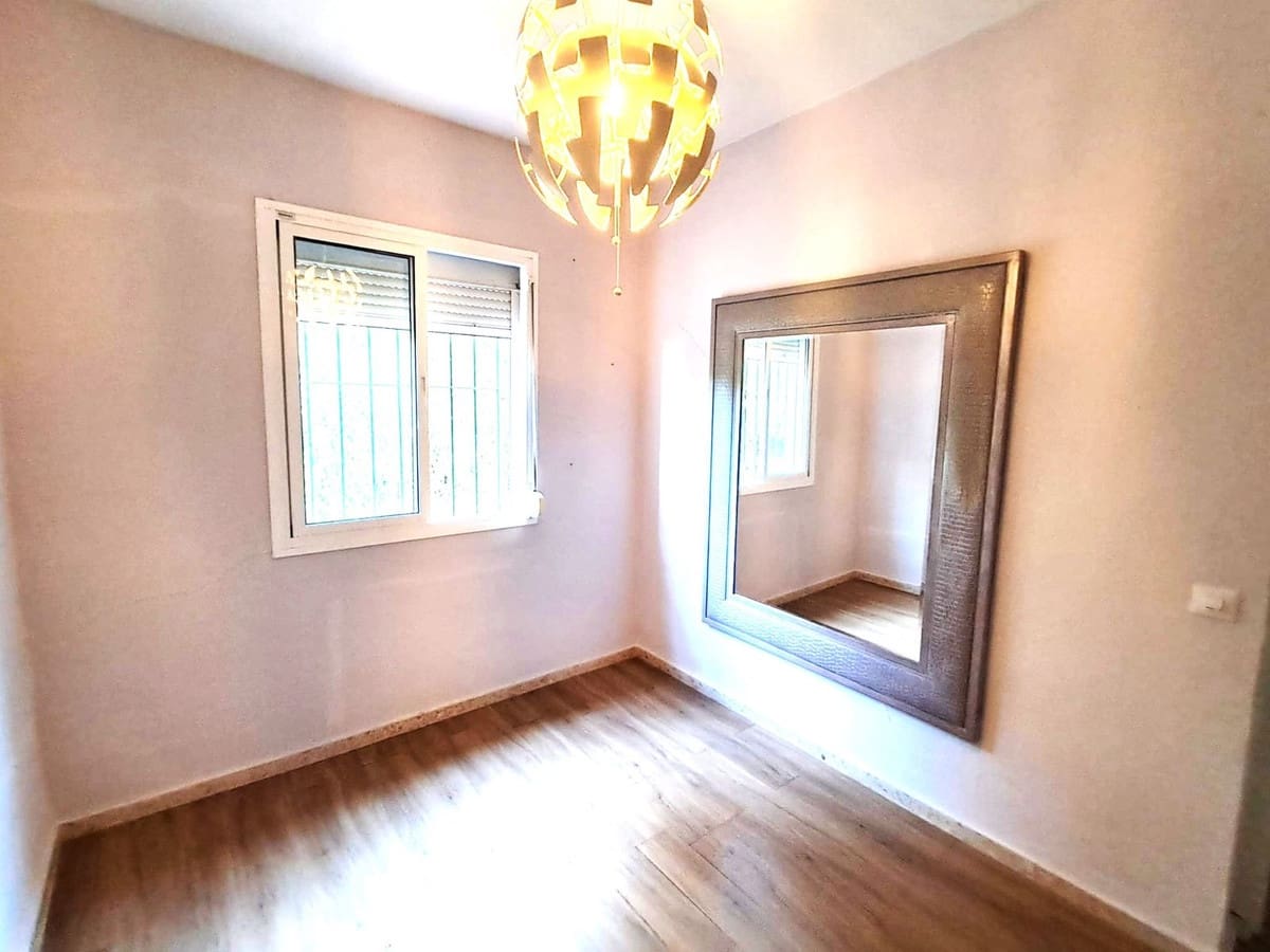 5 sypialnia Willa na sprzedaż w Estepona z basenem - 1 150 000 € (Ref: 9765326)