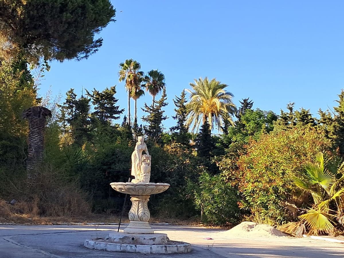 5 sypialnia Willa na sprzedaż w Estepona z basenem - 1 150 000 € (Ref: 9765326)