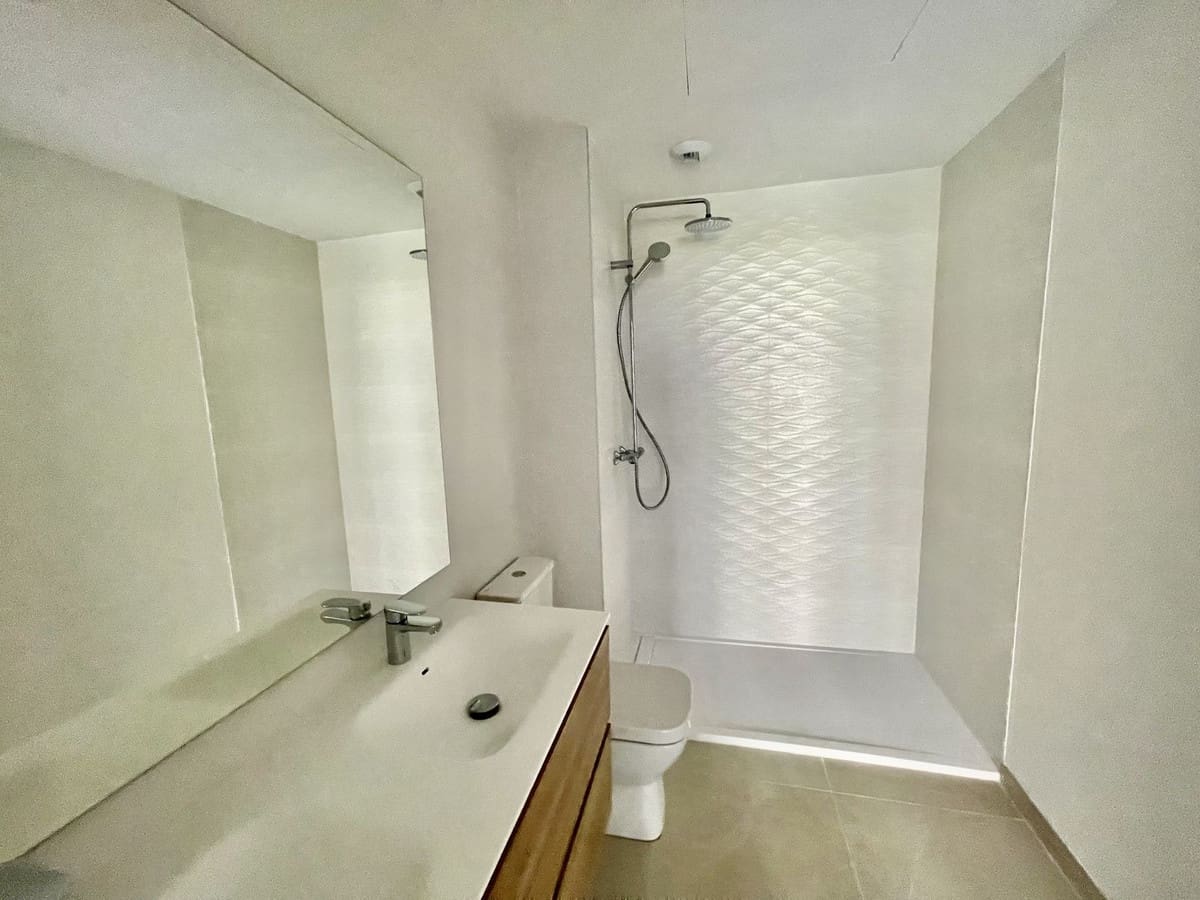 2 bedroom Flat for sale in Estepona with pool garage - € 635,000 (Ref: 9769136)