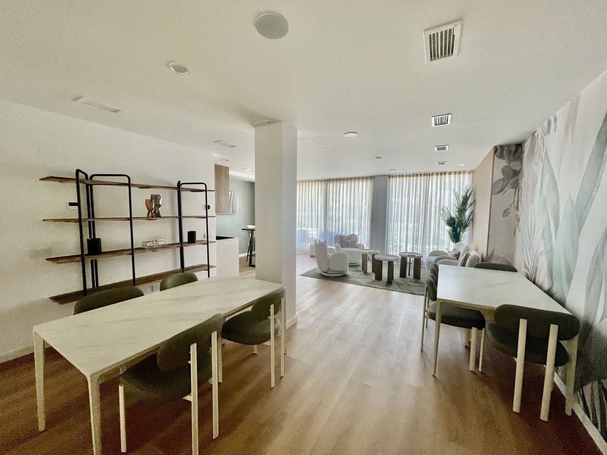 2 bedroom Flat for sale in Estepona with pool garage - € 635,000 (Ref: 9769136)