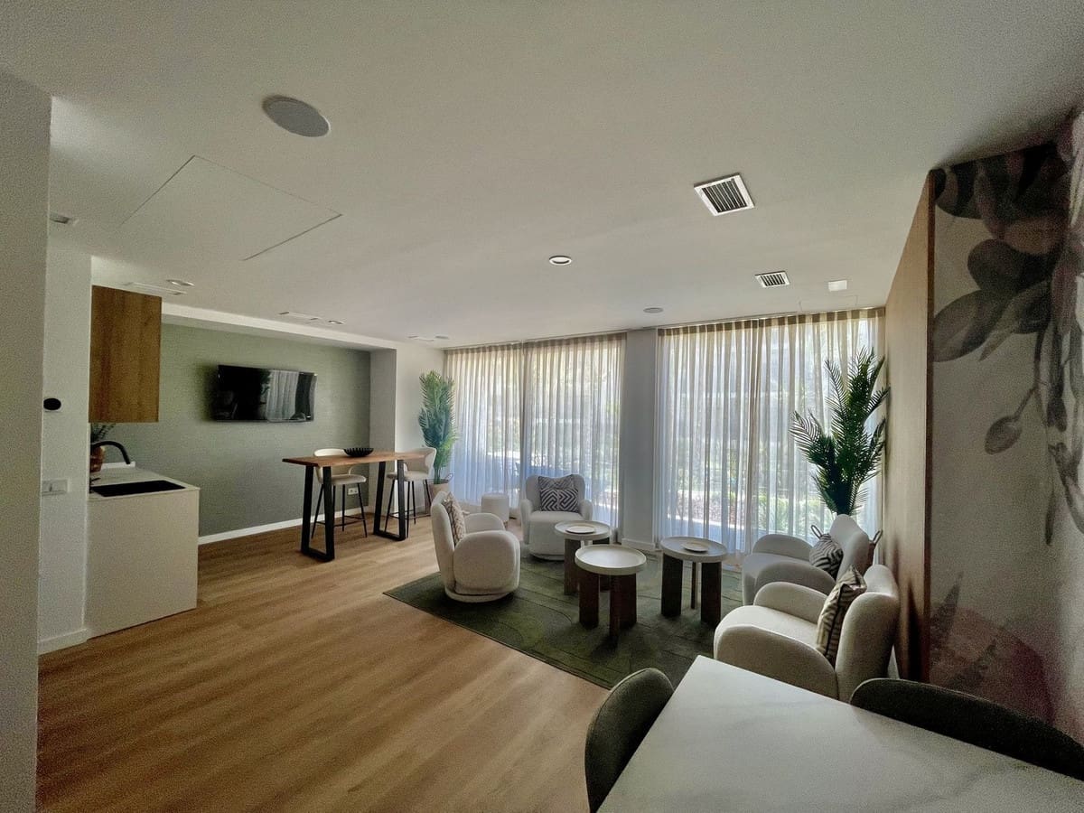 2 bedroom Flat for sale in Estepona with pool garage - € 635,000 (Ref: 9769136)