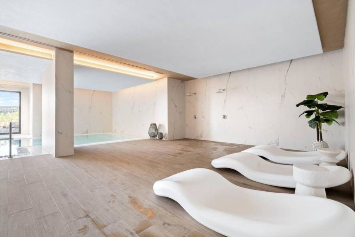 3 slaapkamer Flat te koop in New Golden Mile met zwembad garage - € 589.000 (Ref: 9773557)