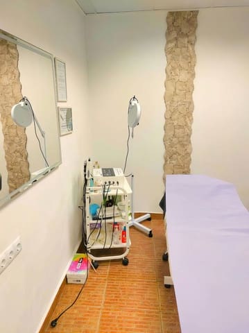 Commercieel te koop in San Pedro de Alcántara Pueblo, Marbella - € 189.000 (Ref: 9773558)