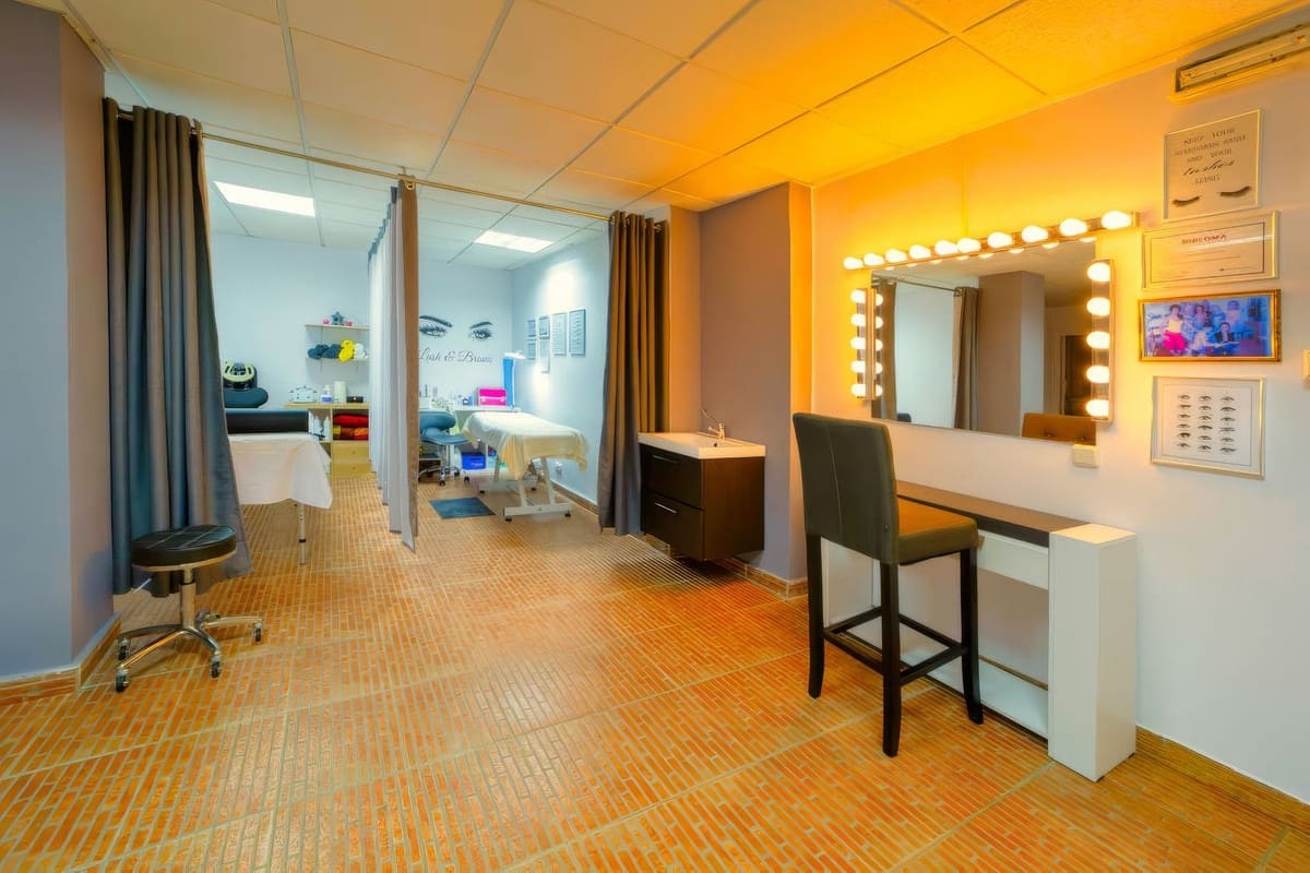 Komercyjne na sprzedaż w Marbella - 189 000 € (Ref: 9773558)