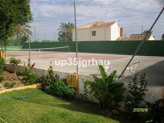 5 slaapkamer Villa te koop in Estepona met zwembad garage - € 1.499.900 (Ref: 9777147)