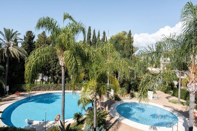 3 quarto Apartamento para venda em Las Brisas, Marbella com piscina garagem - 680 000 € (Ref: 9778519)