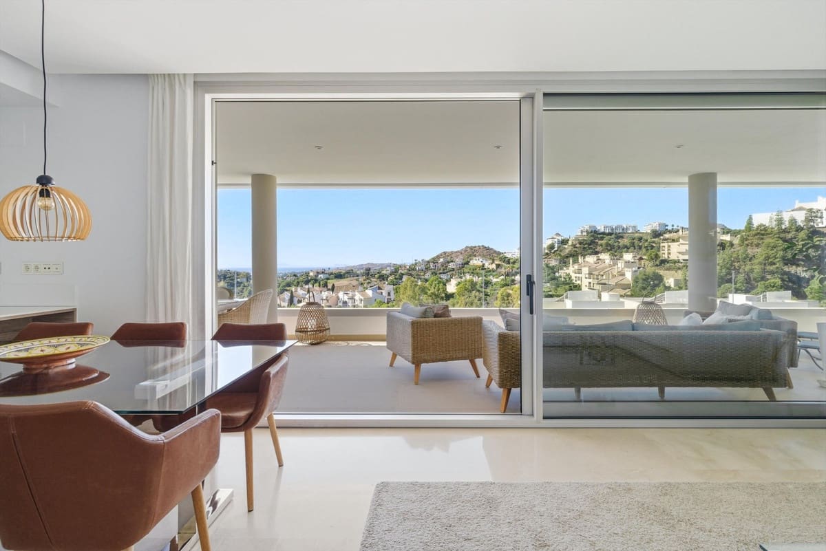 3 bedroom Flat for sale in Benahavis with pool garage - € 945,000 (Ref: 9785966)