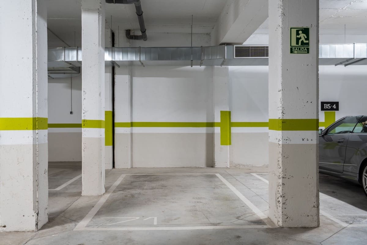 3 bedroom Flat for sale in Benahavis with pool garage - € 945,000 (Ref: 9785966)