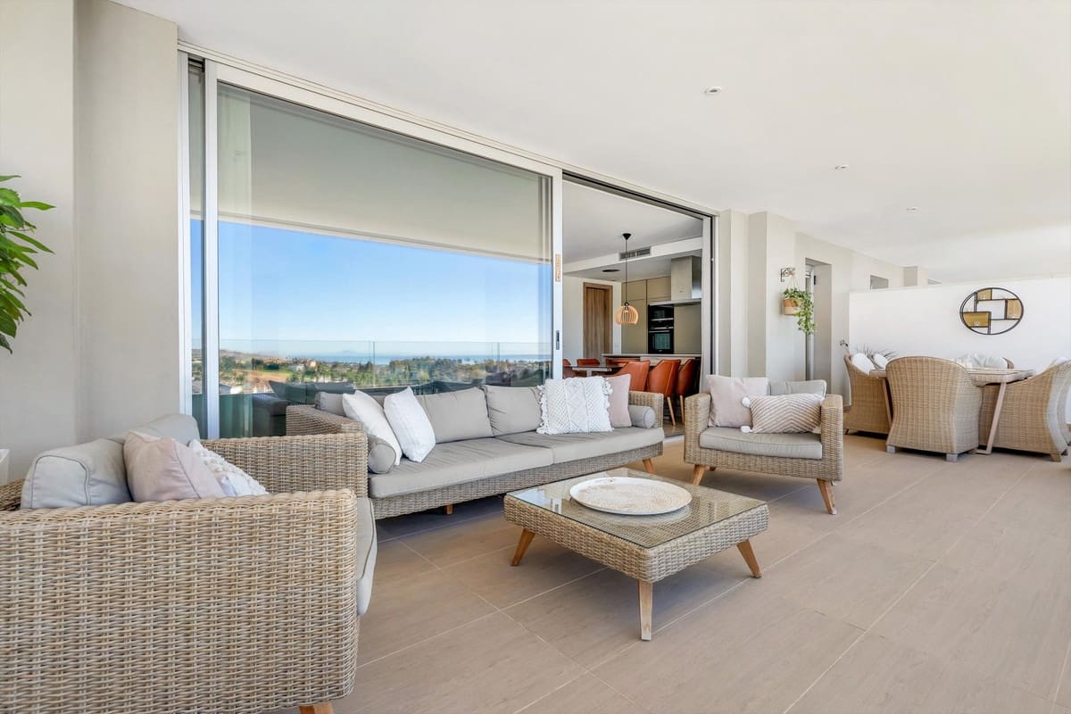 3 bedroom Flat for sale in Benahavis with pool garage - € 945,000 (Ref: 9785966)