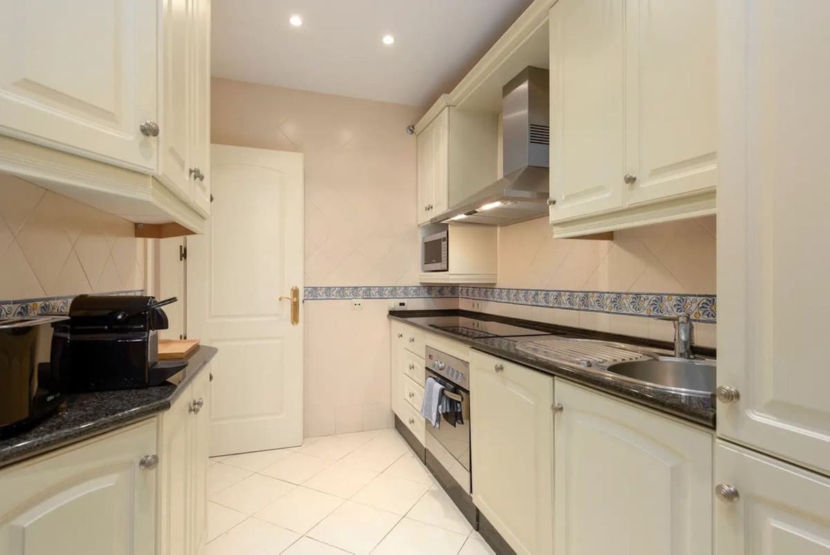 2 chambre Appartement à vendre à Marbella avec piscine garage - 549 000 € (Ref: 9785968)