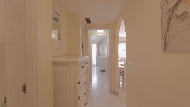 2 sypialnia Mieszkanie na sprzedaż w La Reserva, Marbella z basenem garażem - 329 000 € (Ref: 9785969)