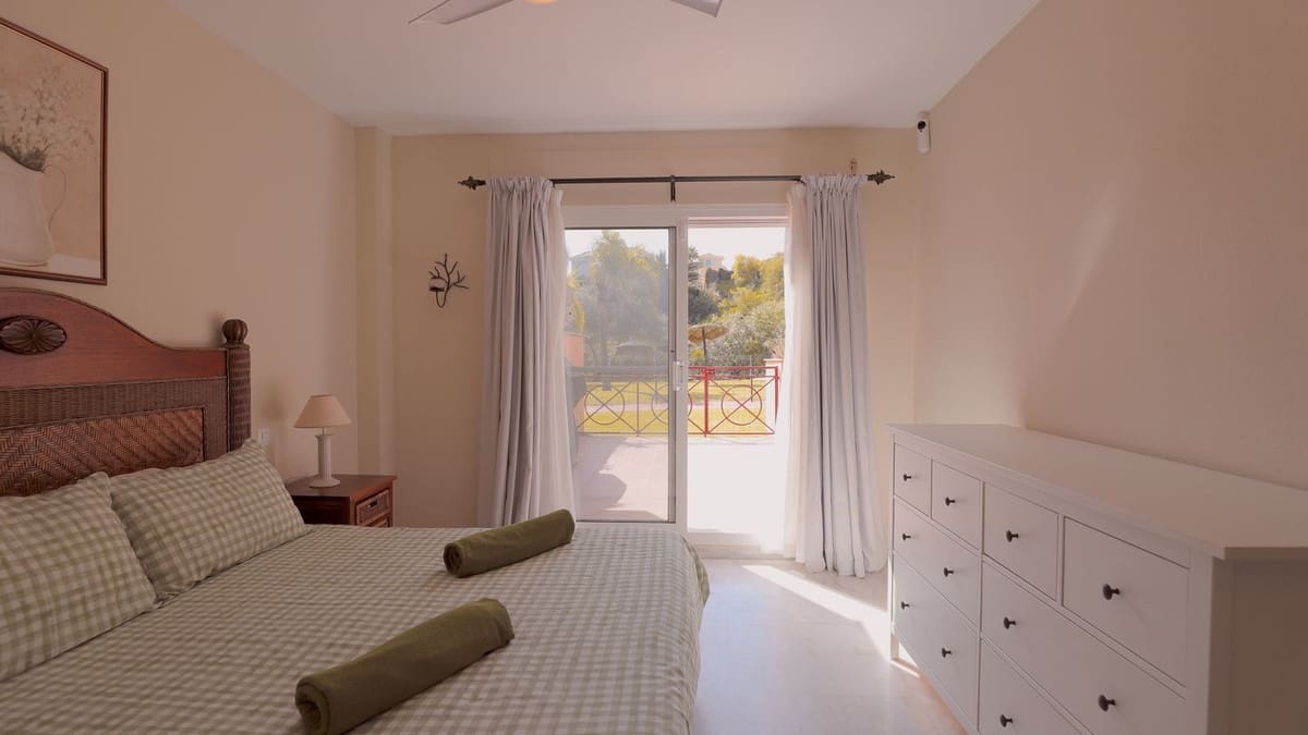 2 bedroom Flat for sale in Marbella with pool garage - € 329,000 (Ref: 9785969)