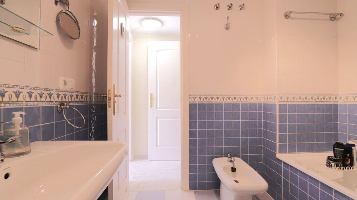 2 bedroom Flat for sale in Marbella with pool garage - € 329,000 (Ref: 9785969)