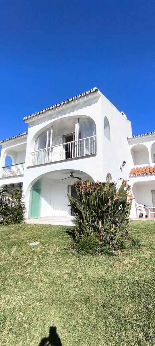 2 bedroom Villa for sale in Mijas with pool - € 375,000 (Ref: 9788845)