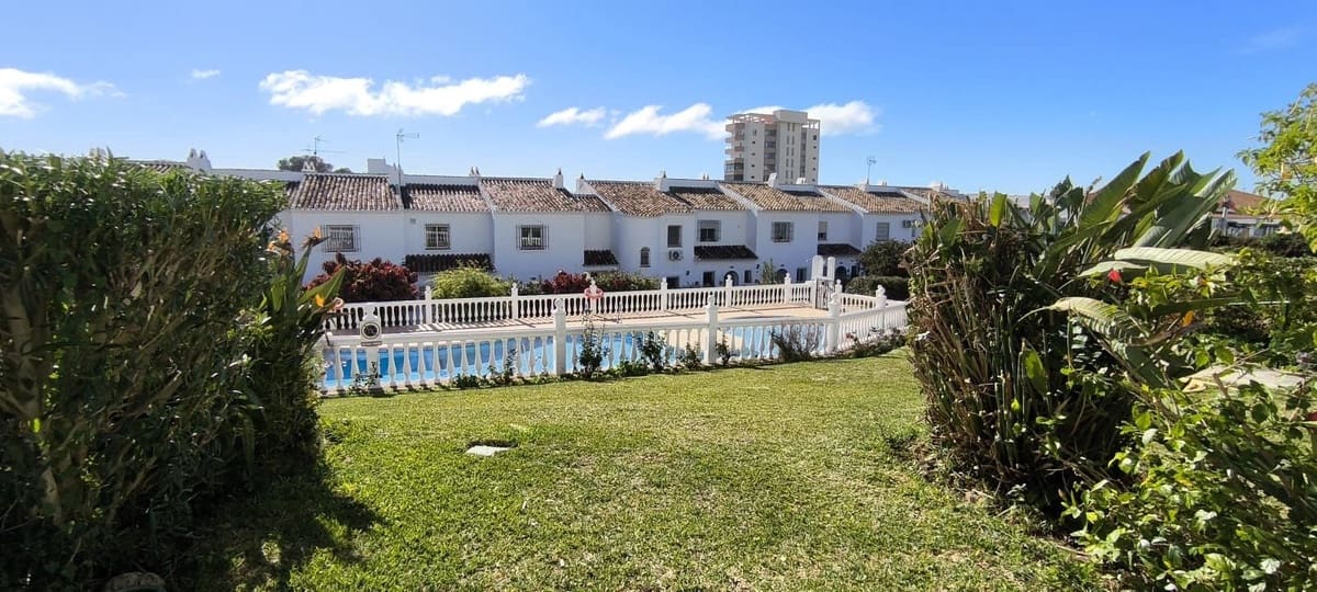 2 bedroom Villa for sale in Mijas with pool - € 375,000 (Ref: 9788845)
