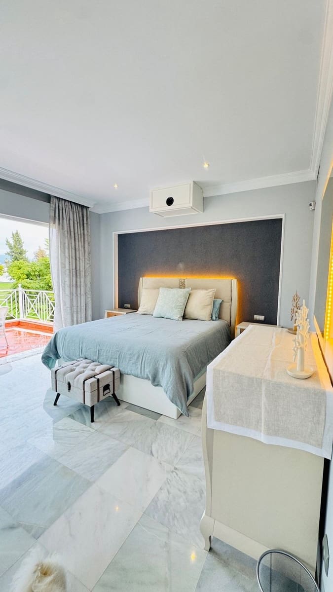 5 soverom Villa til salgs i Marbella med svømmebasseng garasje - € 2 500 000 (Ref: 9803773)