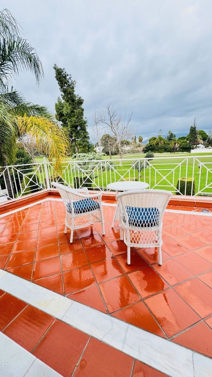 5 soverom Villa til salgs i Marbella med svømmebasseng garasje - € 2 500 000 (Ref: 9803773)