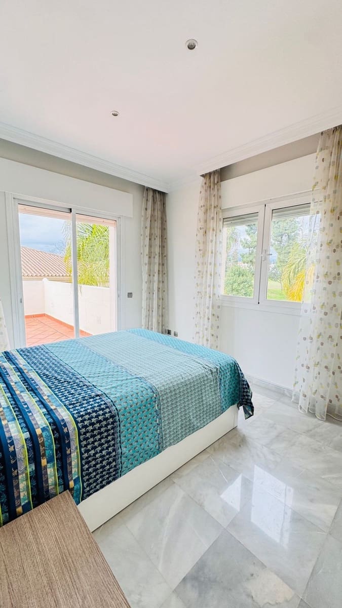 5 soverom Villa til salgs i Marbella med svømmebasseng garasje - € 2 500 000 (Ref: 9803773)