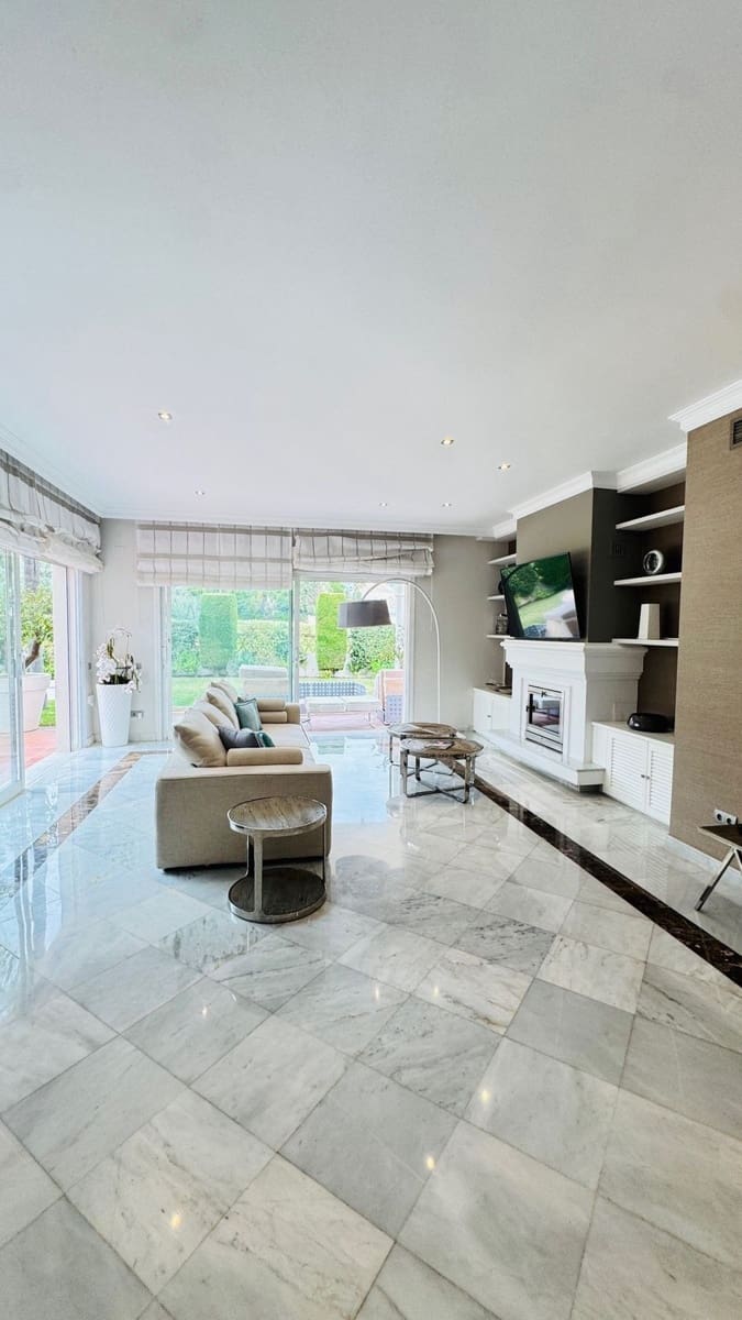 5 soverom Villa til salgs i Marbella med svømmebasseng garasje - € 2 500 000 (Ref: 9803773)