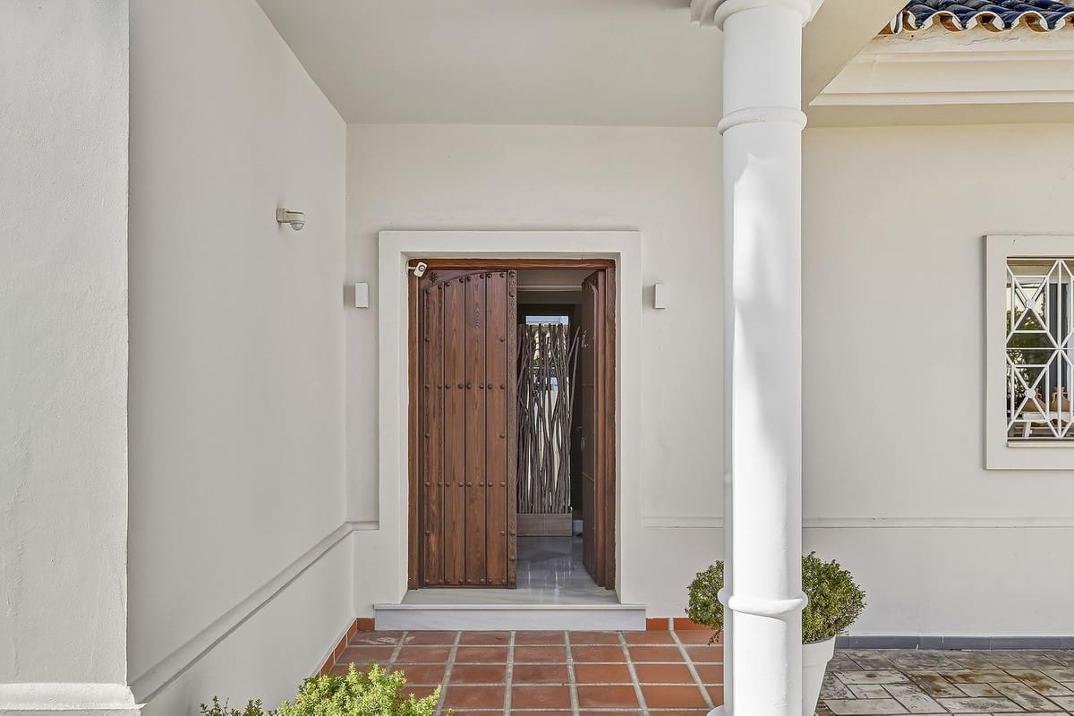 5 soverom Villa til salgs i Marbella med svømmebasseng garasje - € 2 500 000 (Ref: 9803773)