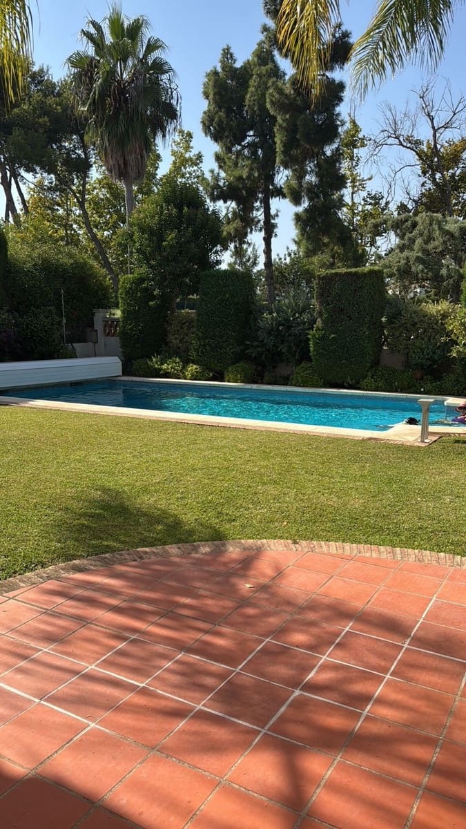 5 soverom Villa til salgs i Marbella med svømmebasseng garasje - € 2 500 000 (Ref: 9803773)