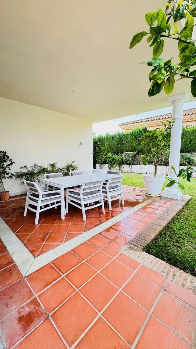 5 soverom Villa til salgs i Marbella med svømmebasseng garasje - € 2 500 000 (Ref: 9803773)