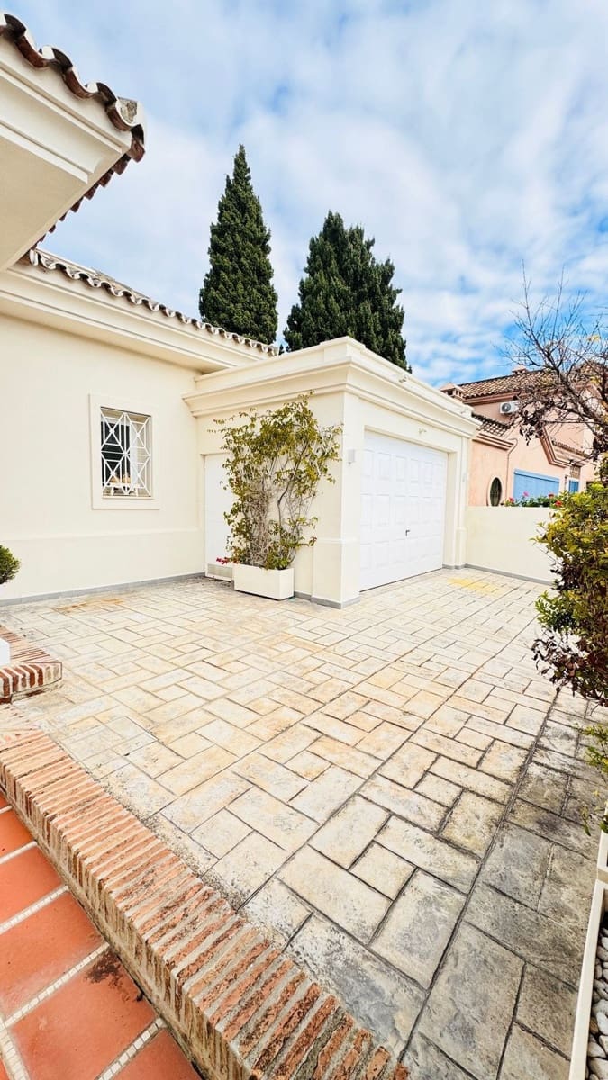 5 soverom Villa til salgs i Marbella med svømmebasseng garasje - € 2 500 000 (Ref: 9803773)