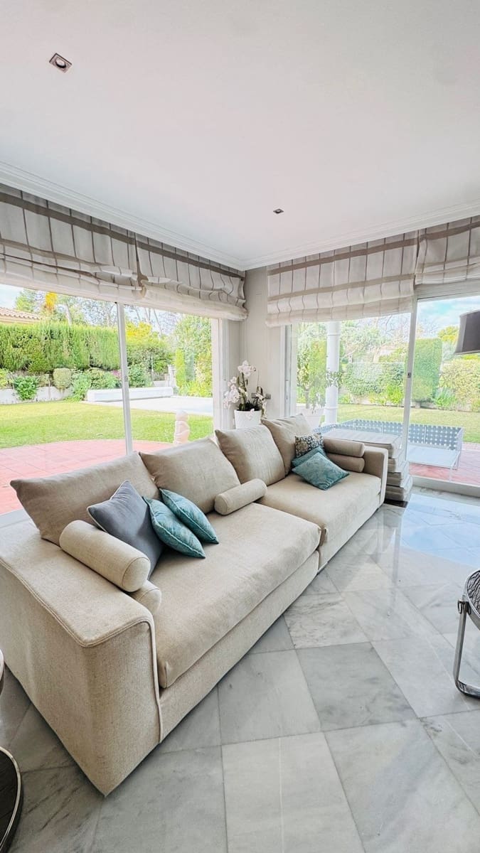 5 soverom Villa til salgs i Marbella med svømmebasseng garasje - € 2 500 000 (Ref: 9803773)