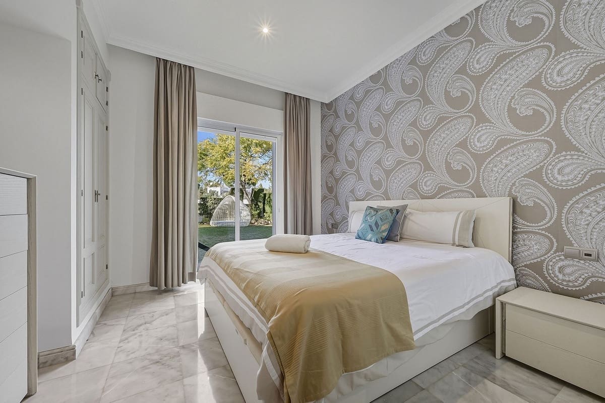 5 soverom Villa til salgs i Marbella med svømmebasseng garasje - € 2 500 000 (Ref: 9803773)