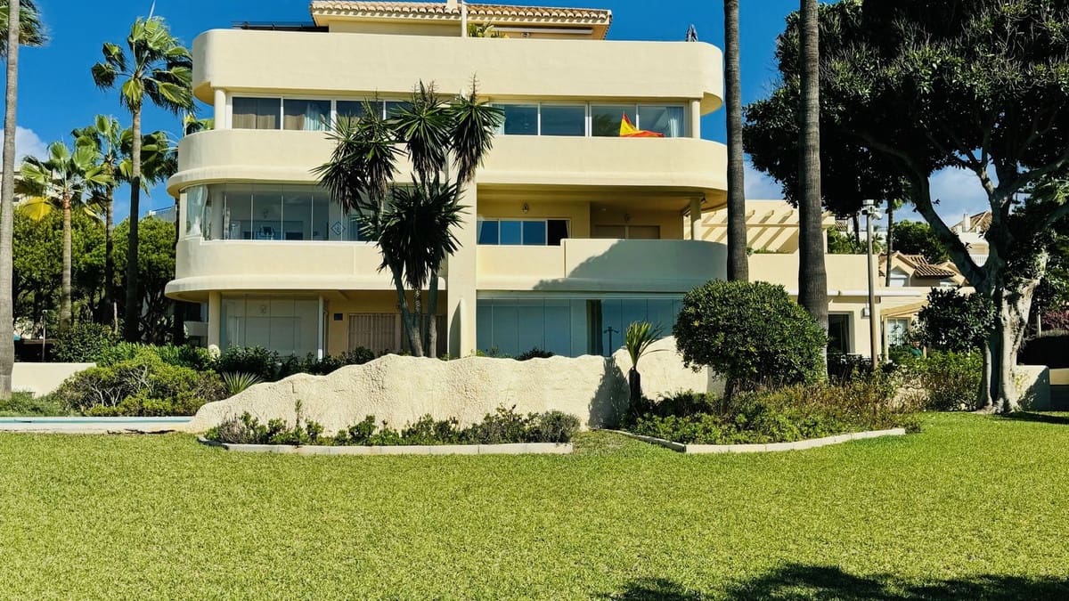 2 soveværelse Lejlighed til salg i Marbella med swimmingpool garage - € 890.000 (Ref: 9803774)