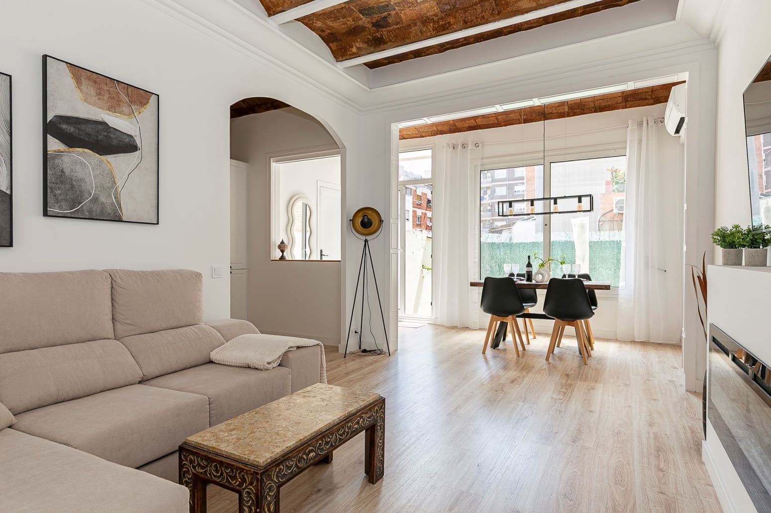 3 slaapkamer Flat te koop in Barcelona stad - € 689.000 (Ref: 9804881)