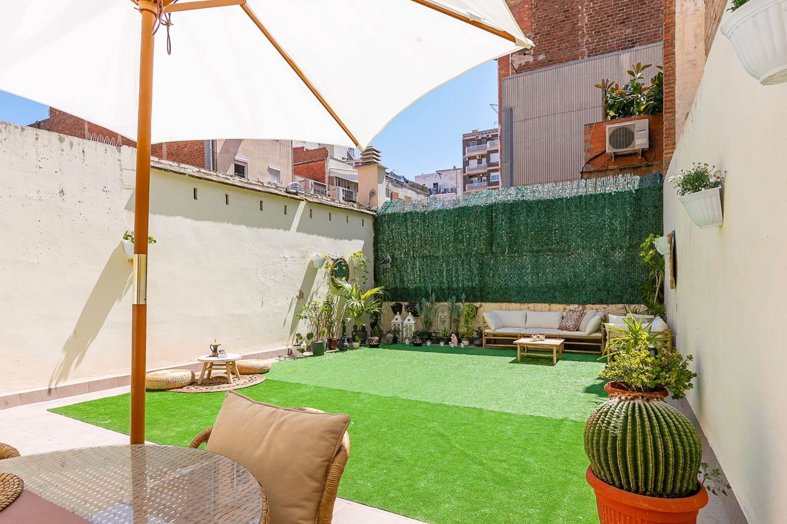 3 slaapkamer Flat te koop in Barcelona stad - € 689.000 (Ref: 9804881)