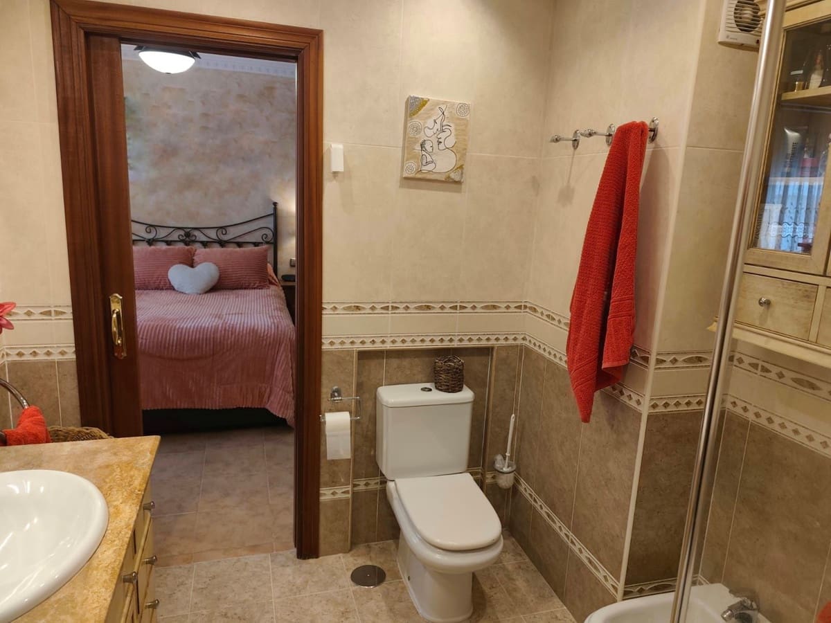 4 slaapkamer Flat te koop in Estepona met garage - € 625.000 (Ref: 9805615)