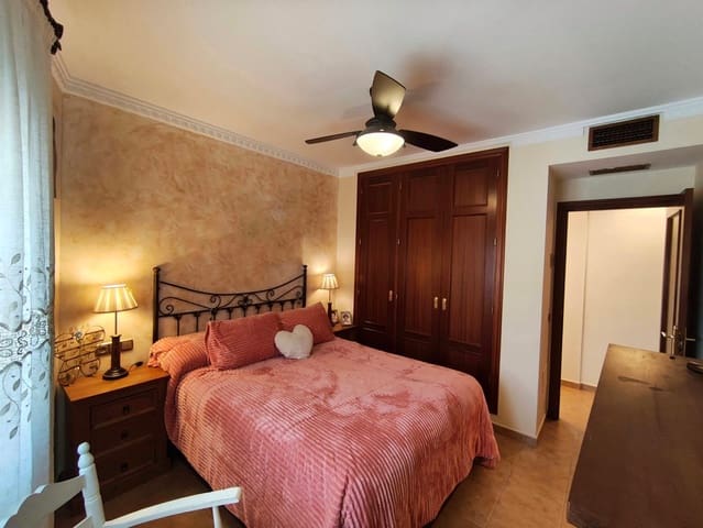 4 slaapkamer Flat te koop in Estepona Pueblo, Estepona met garage - € 625.000 (Ref: 9805615)