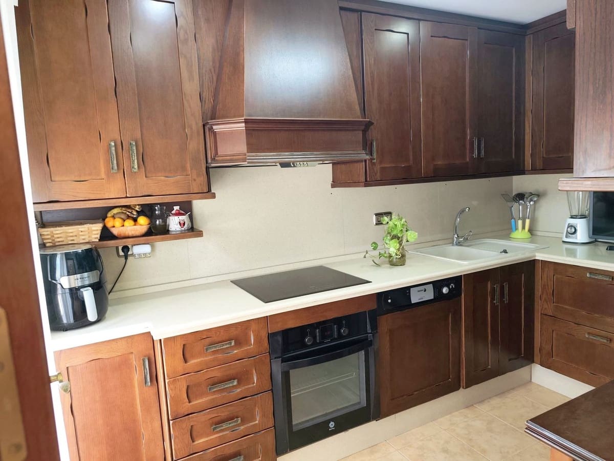 4 slaapkamer Flat te koop in Estepona met garage - € 625.000 (Ref: 9805615)