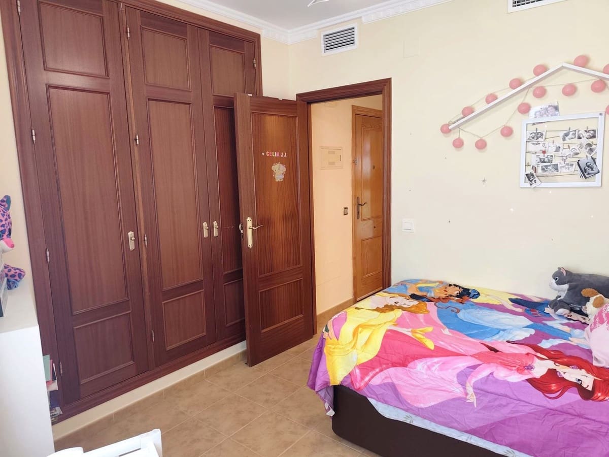 4 slaapkamer Flat te koop in Estepona met garage - € 625.000 (Ref: 9805615)