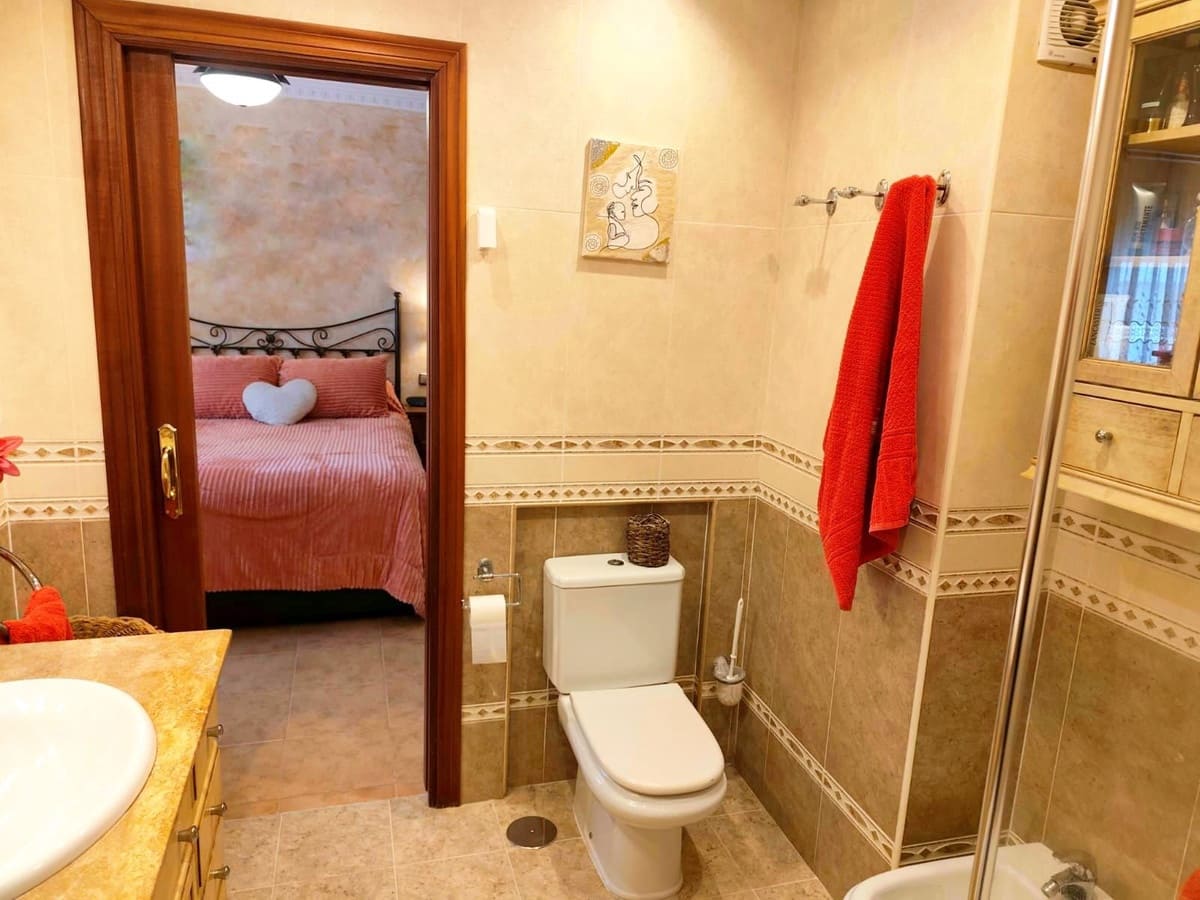 4 slaapkamer Flat te koop in Estepona met garage - € 625.000 (Ref: 9805615)