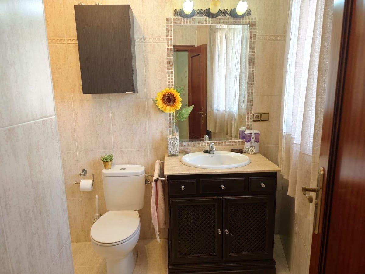 4 slaapkamer Flat te koop in Estepona met garage - € 625.000 (Ref: 9805615)