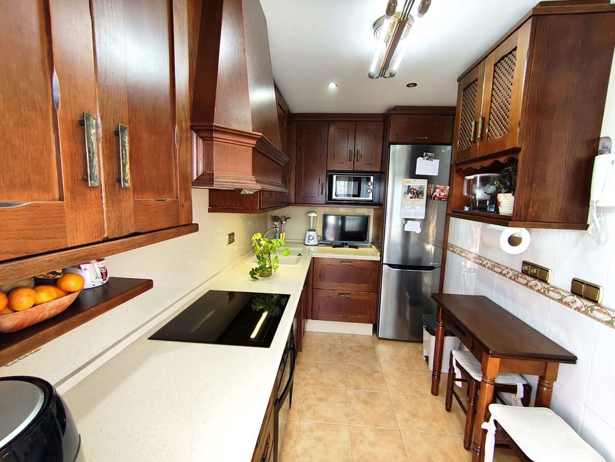 4 slaapkamer Flat te koop in Estepona met garage - € 625.000 (Ref: 9805615)